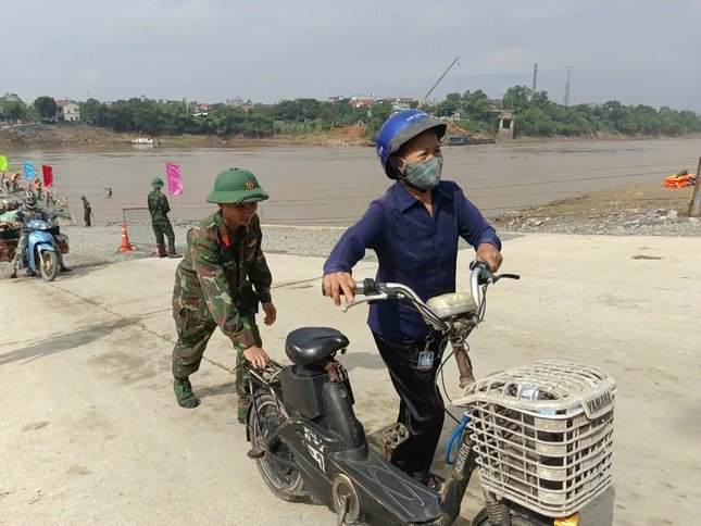 90 phút thông xe, cầu phao Phong Châu đón hơn 10.000 lượt phương tiện lưu thông - 10