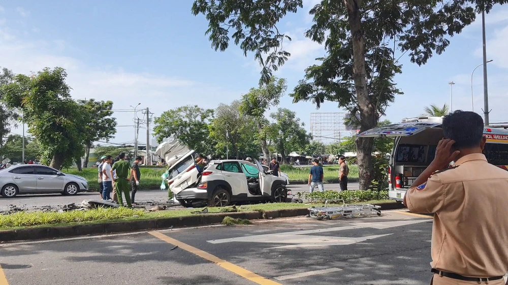 Cơ quan chức năng sau đó phối hợp phong tỏa, khám nghiệm hiện trường để điều tra. Ảnh: HT