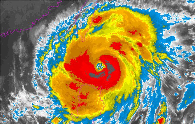 Ảnh vệ tinh chụp bão Krathon ngày 30/9. Ảnh: NOAA