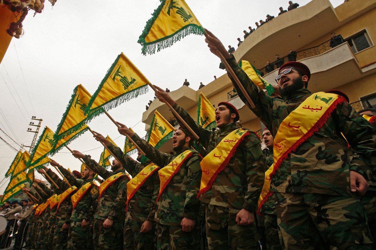 Các chiến binh Hezbollah trong một buổi lễ tưởng niệm thành viên thiệt mạn trong nội chiến ở Syria. Ảnh: AFP.