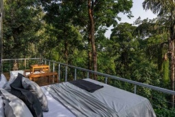 Độc đáo căn cabin nhỏ có giường “trượt ra ngoài trời” ngắm sao