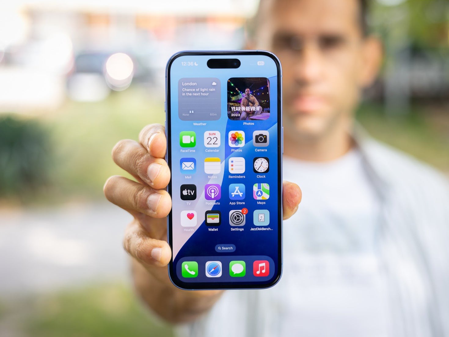 Mẫu iPhone 16 cơ bản