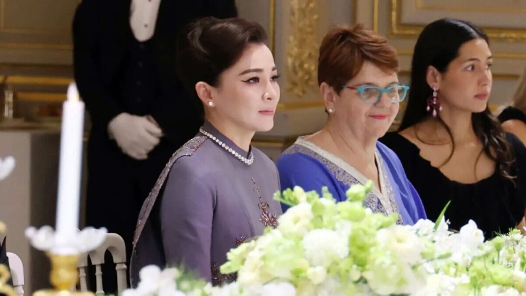 Hoàng hậu Thái Lan tỏa sáng trong quốc yến ở Pháp - 10