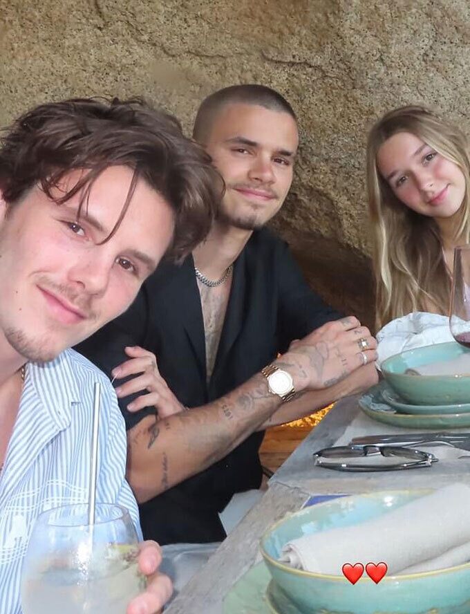 Cruz khoe ảnh thân thiết bên Harper Beckham và Romeo Beckham hôm 29/6. Ảnh: Instagram