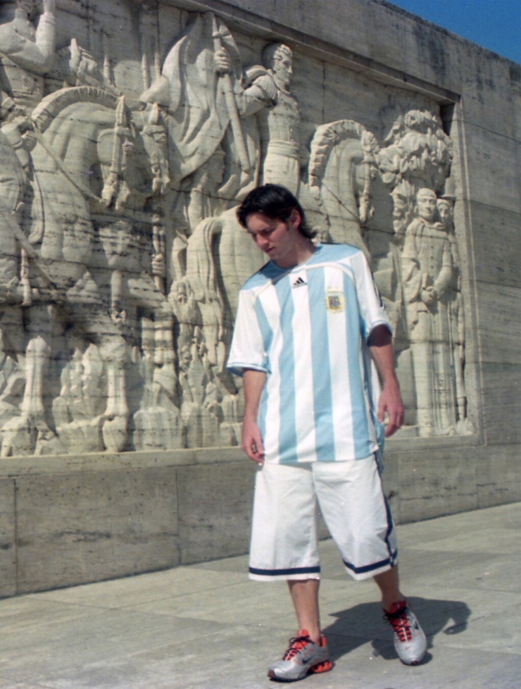 Hình ảnh Messi tuổi 18 khi còn vô danh - 2
