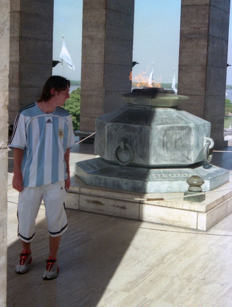 Hình ảnh Messi tuổi 18 khi còn vô danh - 6