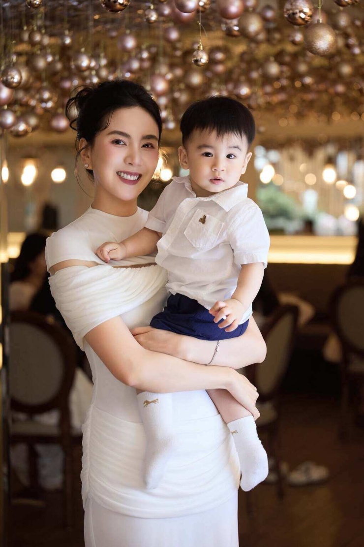 Bé Panda là trái ngọt đầu tiên trong cuộc hôn nhân của Mai Ngọc và ông xã thiếu gia, tròn một tuổi hồi cuối tháng 4