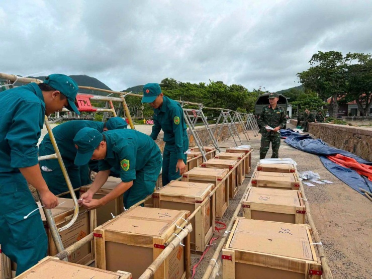 Tại Đặc khu Côn Đảo, Ban Chỉ huy Phòng thủ khu vực 6 (Bộ Tư lệnh TP.HCM) cho biết đã hoàn tất mọi công tác chuẩn bị cho màn bắn pháo hoa nổ tầm thấp phục vụ cán bộ, chiến sĩ và người dân trên địa bàn.
