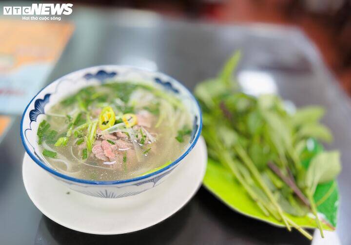 Người tiêu dùng kỳ vọng giá hàng hóa giảm khi xăng hạ nhiệt.