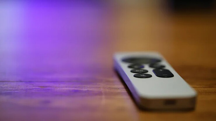 Siri Remote có thiết kế tối giản.