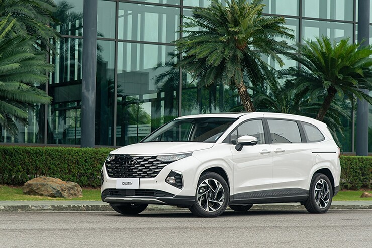 Giá xe Hyundai Custin lăn bánh tháng 7/2026 - 2