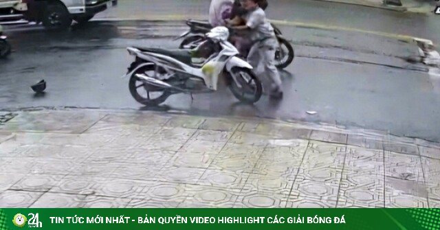 Tấn công người đang dừng đèn đỏ, cướp xe máy