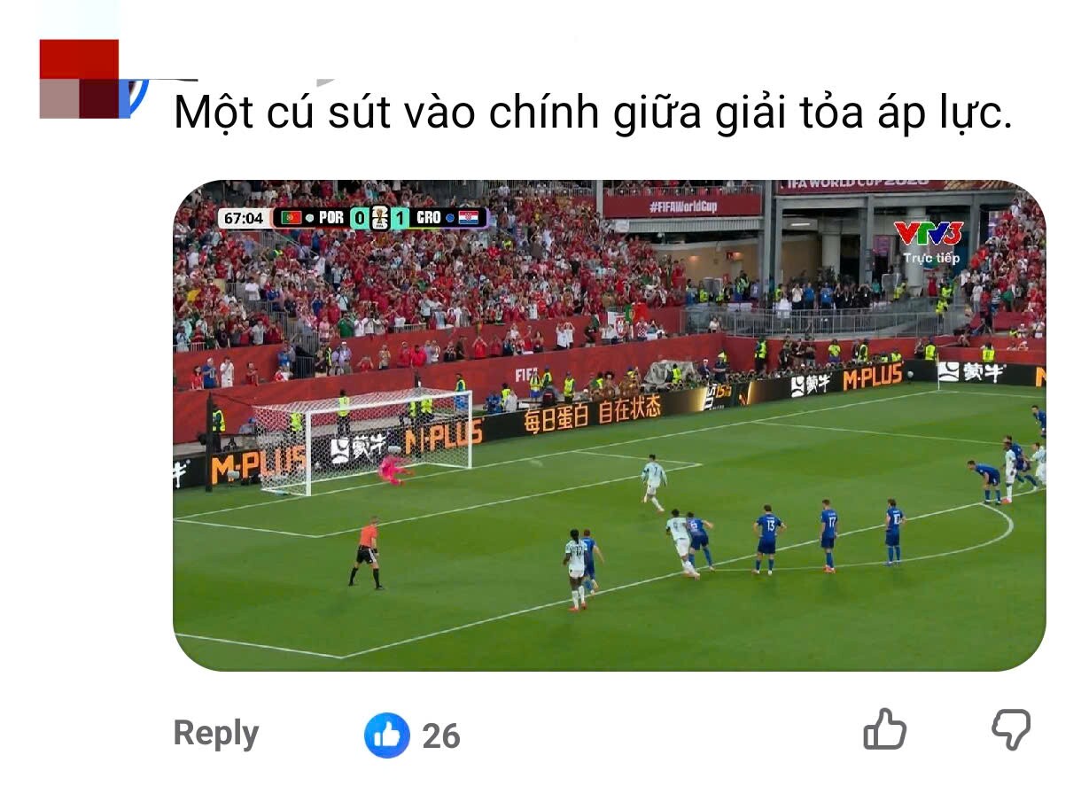 Cút sút vào giữa khung thành.