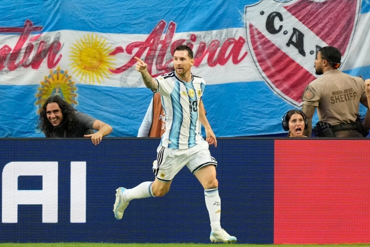 Messi mừng bàn mở tỷ số cho Argentina trong trận thắng Cape Verde 3-2 ở vòng 1/16 World Cup 2026 trên sân Miami Gardens, bang Florida, Mỹ ngày 3/7. Ảnh: AP