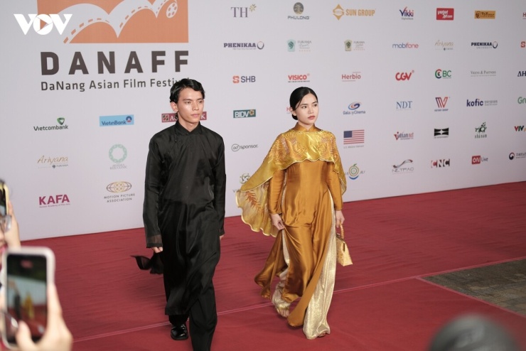 Đoàn phim Bẫy tiền