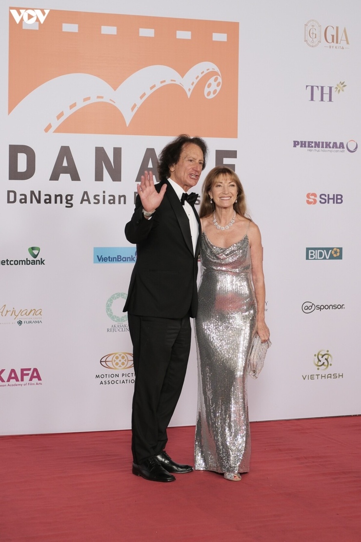 Minh tinh Jane Seymour và chồng trên thảm đỏ