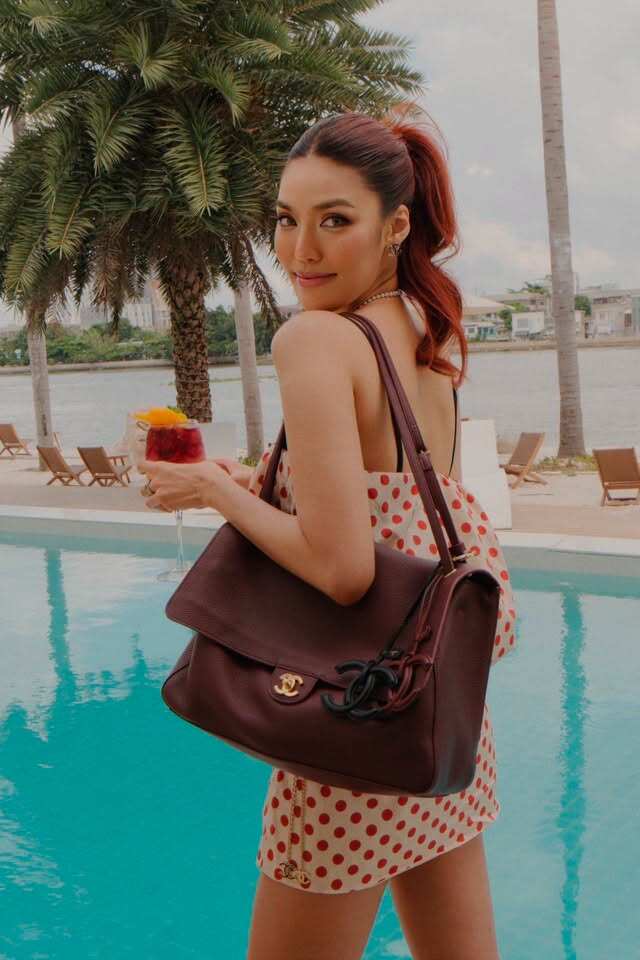 Ngay sau khi tải lên, bộ ảnh nhanh chóng nhận được nhiều lời khen từ người hâm mộ. Nhiều người nhận xét Lan Khuê ngày càng sang trọng và có gu thời trang ổn định.