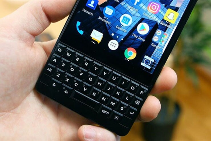 Nhiều người vẫn mê bàn phím vật lý trên điện thoại BlackBerry.