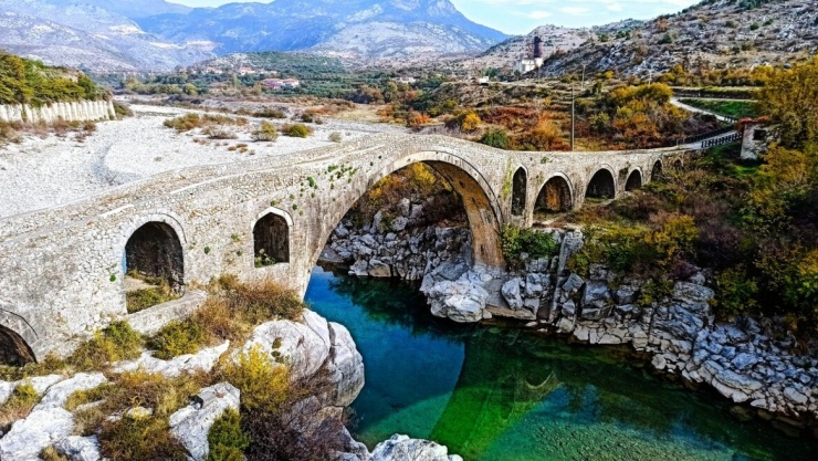 Khu dự trữ sinh quyển hồ Shkodër (Albania): Nằm vắt ngang biên giới Albania và Montenegro, khu bảo tồn này bao trọn hồ Shkodër, hồ nước ngọt lớn nhất vùng Balkan và là vùng đất ngập nước có tầm quan trọng quốc tế.