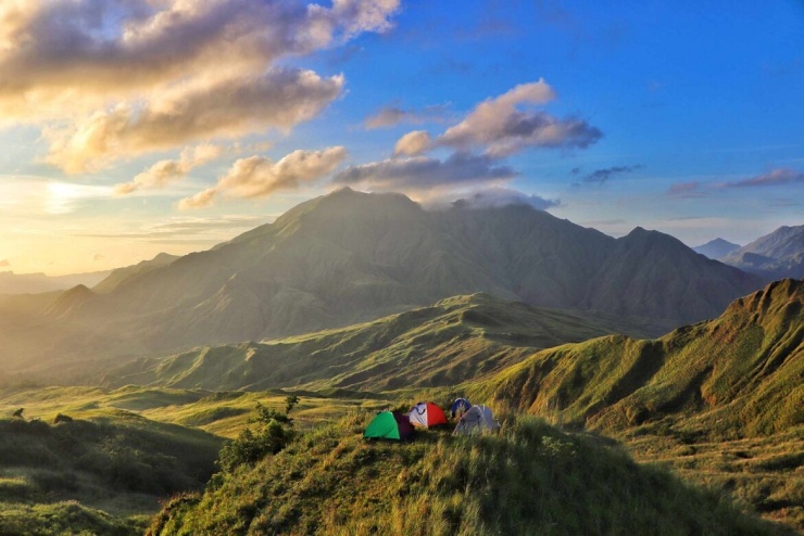 Matibay na Bayan ng Sablayan (Philippines): Nằm tại khu vực Sablayan, nơi nay mở ra một không gian sinh quyển đa dạng, từ những khu rừng núi cao trên 2.200 mét cho đến các rạn san hô và vùng biển.