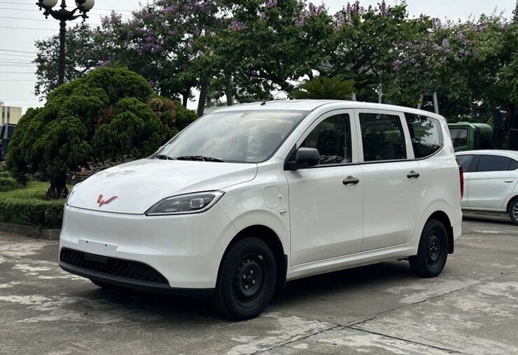 Kích thước siêu nhỏ gọn giúp xe điện mini giải quyết triệt để nỗi ám ảnh quay đầu và tìm chỗ đỗ trong đô thị