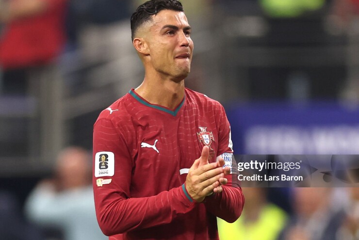 Ronaldo bật khóc khi trận đấu kết thúc