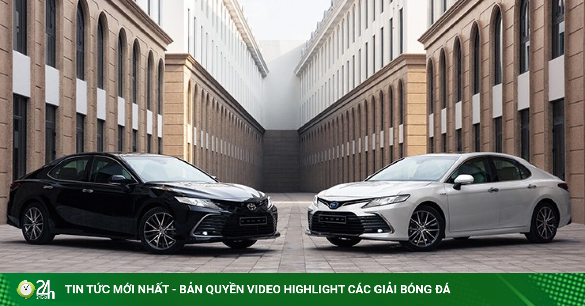 Sếp mua Camry Hybrid: Tài xế khóc ròng vì mất khoản "thu nhập ngầm"?