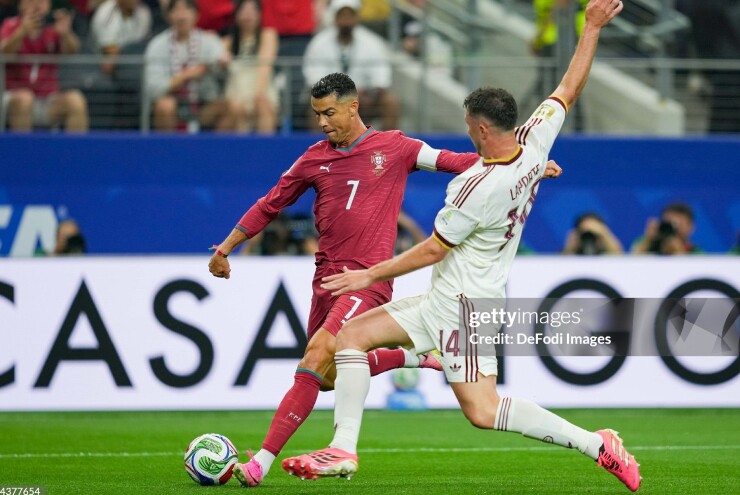 Ronaldo nỗ lực tìm kiếm bàn thắng trước Yamal