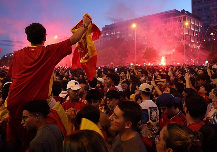 Người hâm mộ Tây Ban Nha mơ về chiếc cúp vô địch World Cup thứ 2