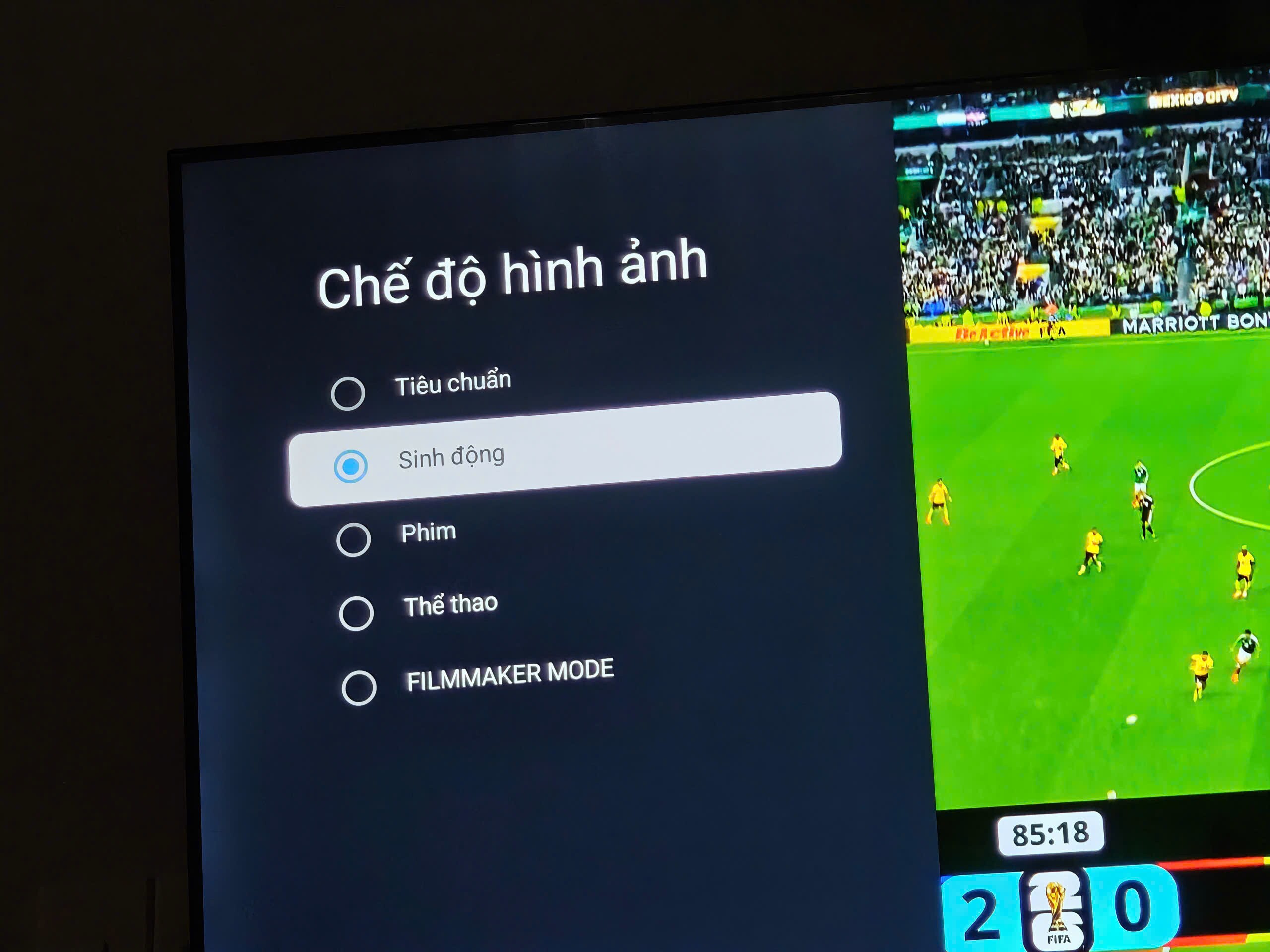 Cách thiết lập chế độ Sống động trên TV chạy Google TV.
