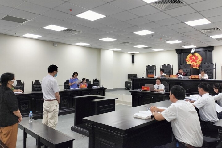 Phiên toà xét xử vụ án lộ đề thi môn Sinh học trong kỳ thi tốt nghiệp THPT năm 2021.