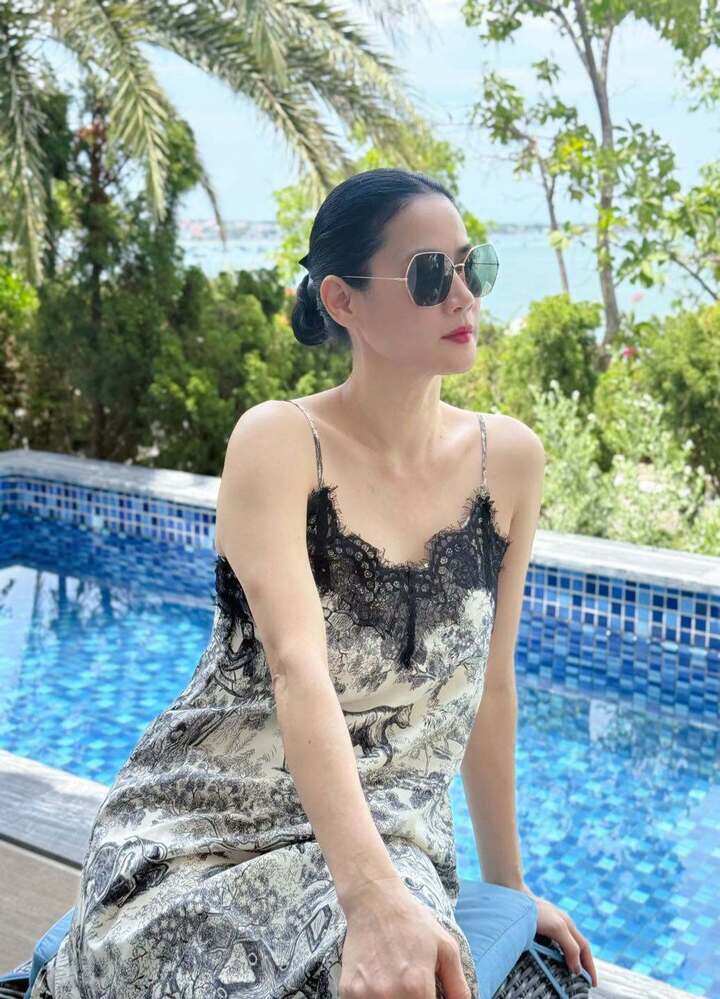 Ở tuổi 48, Thân Thúy Hà vẫn được nhiều khán giả nhận xét giữ được nhan sắc trẻ trung, vóc dáng thon gọn.