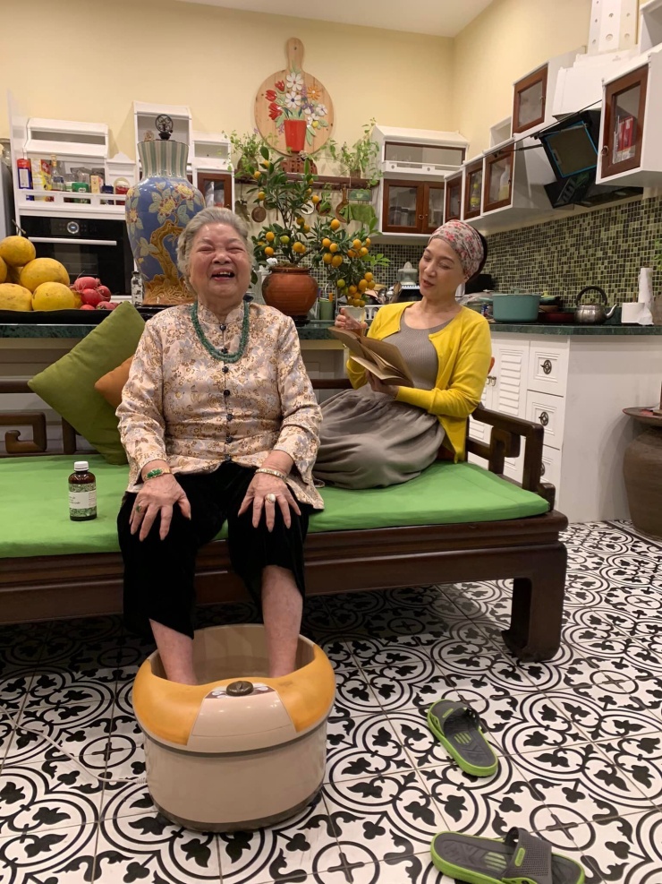 Mỹ nhân Hà thành trẻ nhất được phong NSND, hơn 30 năm hôn nhân chưa mặc váy cưới, hiện sống trong căn nhà thế nào? - 10