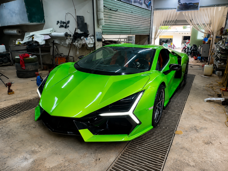 Lamborghini tự chế từ b&ugrave;n v&agrave; xe Nissan cũ của nh&oacute;m YouTuber Việt.&nbsp;