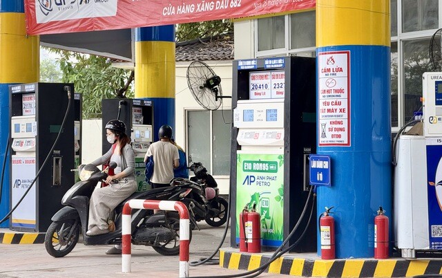 Bộ Công Thương lý giải việc giá xăng dầu chênh lệch tại các điểm bán, mỗi nơi mỗi khác.
