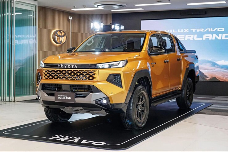 Hilux cũng tạo sức hút mạnh mẽ.