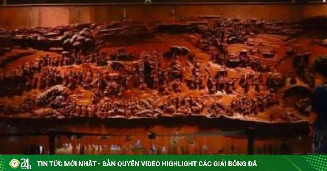 Kiệt tác tranh gỗ cẩm quý hiếm "Vinh quy bái tổ" tại triển lãm về Quốc Tử Giám