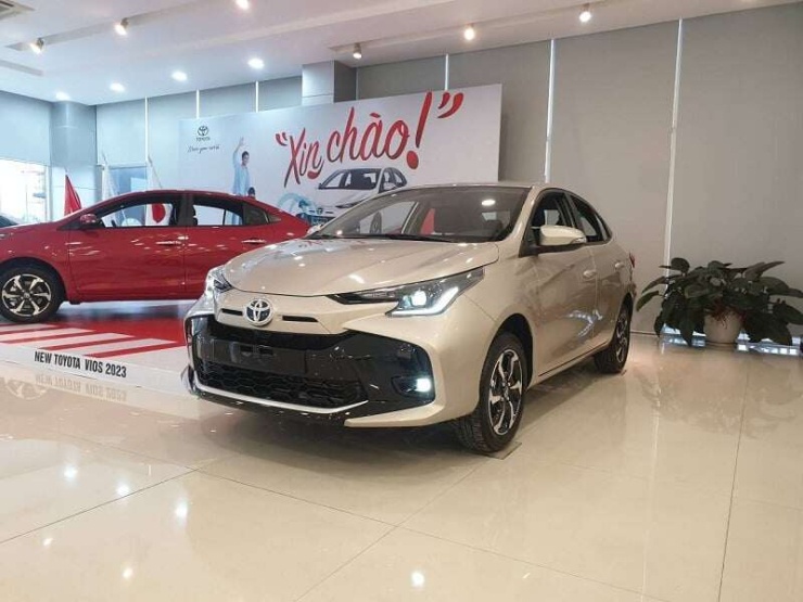Toyota Vios dù bán chạy vẫn giảm giá sâu.