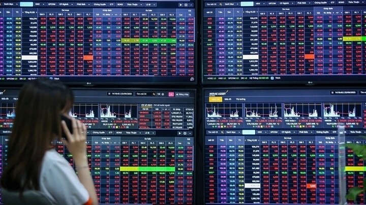 Thu nhập giảm kỷ lục, môi giới chứng khoán 'khóc ròng'