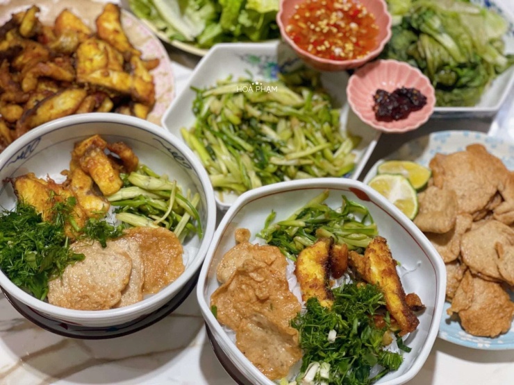 Loại cá rẻ tiền, giàu selen, lượng protein ngang với cá thu, đem nấu bún thơm ngon, tròn vị, hấp dẫn - 6