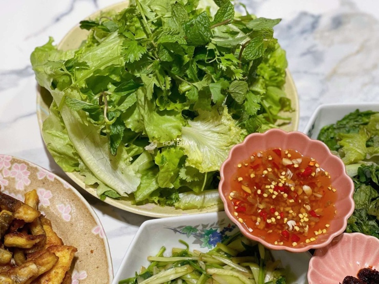 Loại cá rẻ tiền, giàu selen, lượng protein ngang với cá thu, đem nấu bún thơm ngon, tròn vị, hấp dẫn - 7
