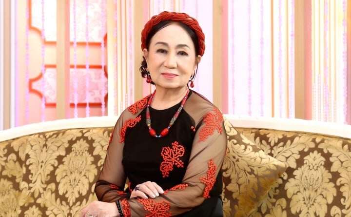 NSƯT Hồng Vân vẫn miệt mài với nghệ thuật ở tuổi U80.