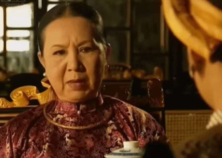NSƯT Hồng Vân đóng vai Đức Từ Cung Hoàng thái hậu.