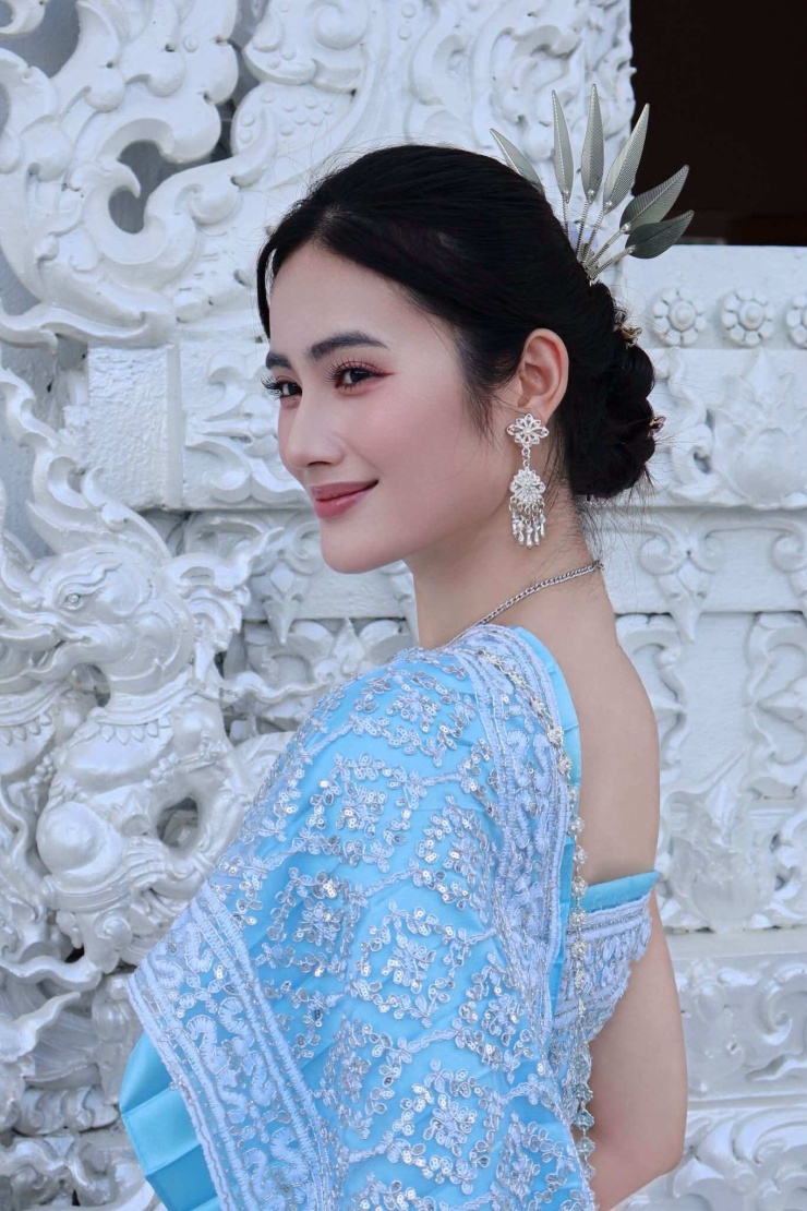 Hoa hậu Ý Nhi 'gây bão' ở Thái Lan - 2