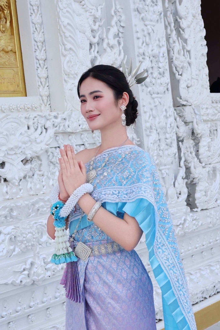 Hoa hậu Ý Nhi 'gây bão' ở Thái Lan - 3