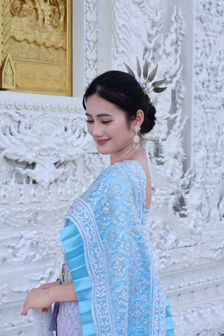 Hoa hậu Ý Nhi 'gây bão' ở Thái Lan - 4