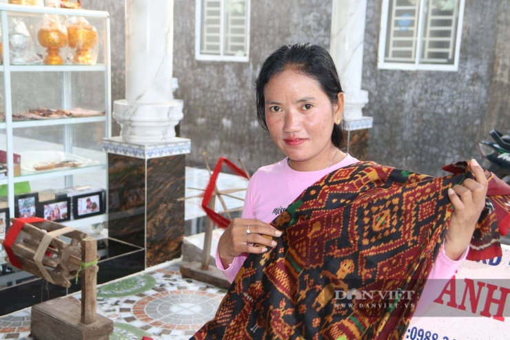 Hồng Cẩm