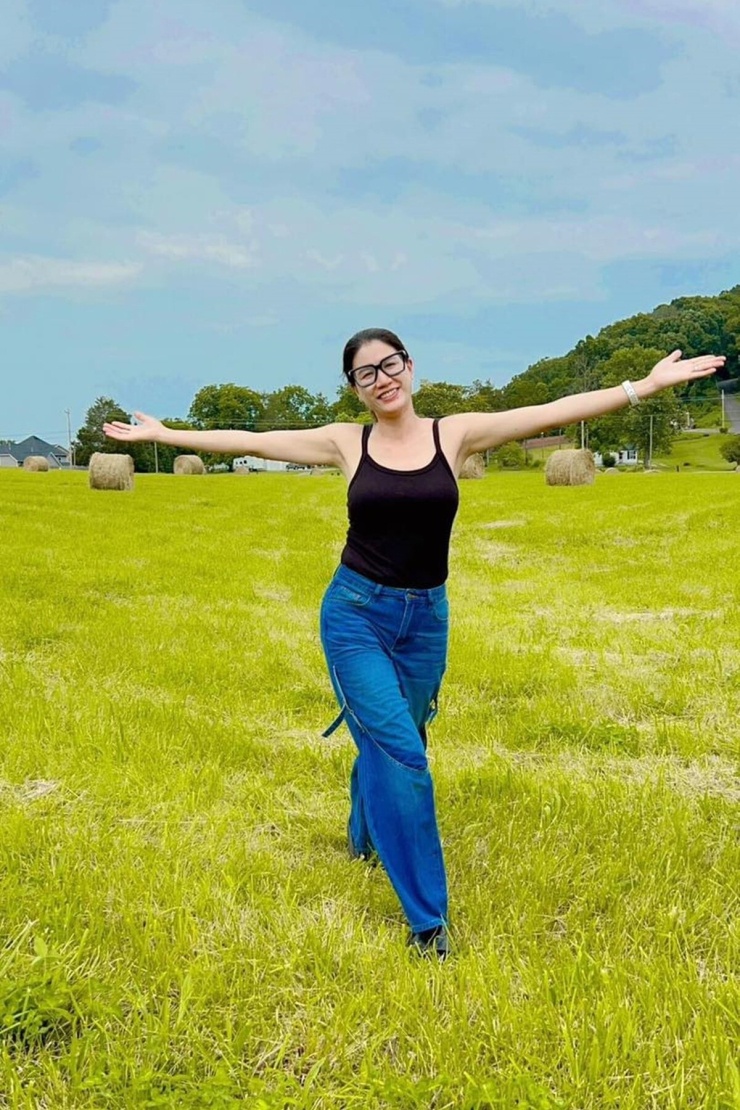 Tại Mỹ, Trang Trần sống trong một ngôi nhà lớn, rộng rãi, bên ngoài có khu vườn rộng tại tiểu bang Tennessee. Qua hình ảnh được cựu người mẫu chia sẻ có thể thấy, khu vực gia đình cô sinh sống hiện đại, khá yên tĩnh, tập trung nhiều dân cư.