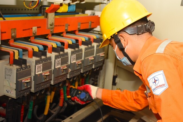 EVNHANOI khuyến cáo, người tiêu dùng nên thay đổi những thói quen nhỏ để có thể tạo ra sự khác biệt lớn trong tổng điện năng tiêu thụ.