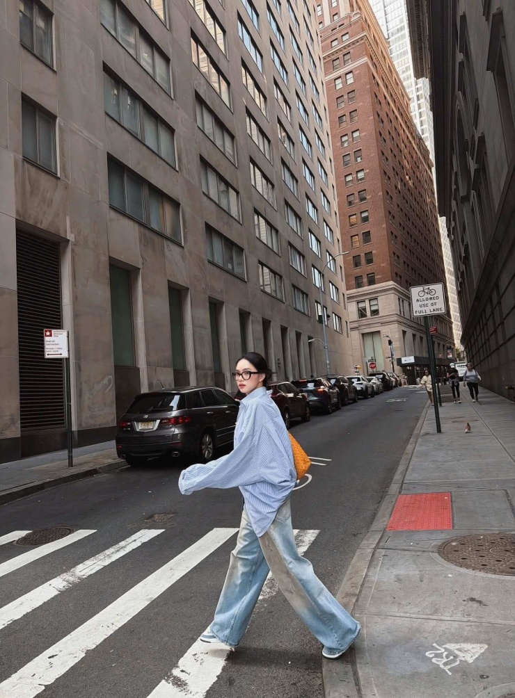 Hoa hậu Hương Giang gây chú ý trên đường phố New York - 3